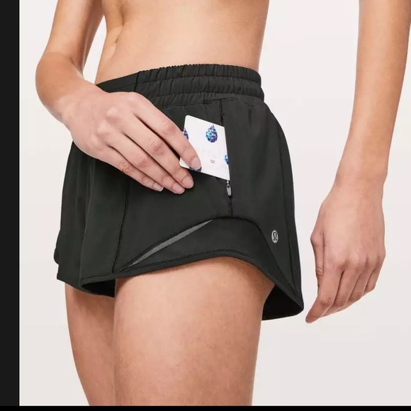 Lululemon Hotty Hot Short II *2.5" Black | SIZE: 8 y’all - Picture 2 of 6